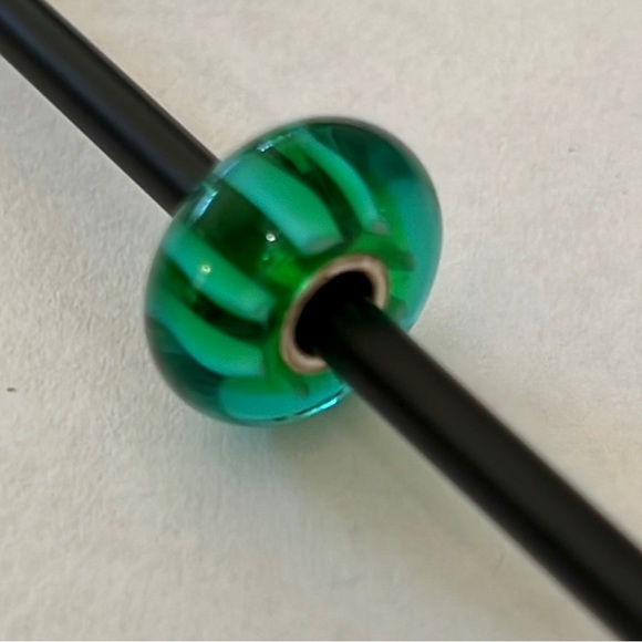 Green striped Trollbead - Picture 3 of 3